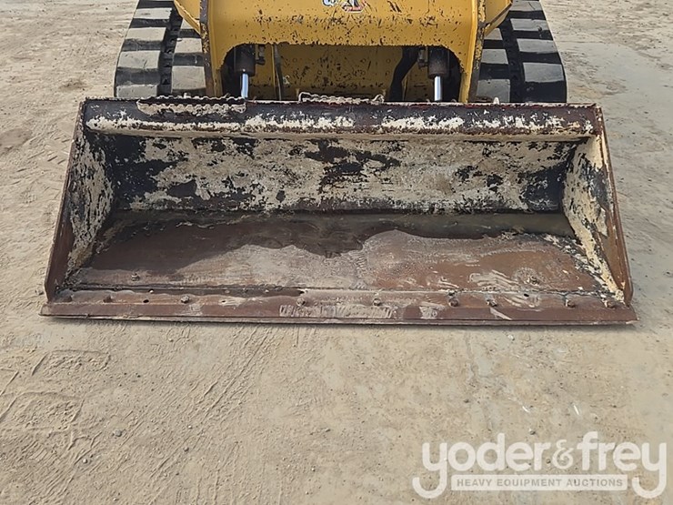 2021-caterpillar-289d3-image-24