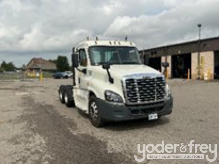 2019-freightliner-cascadia-125-image-2
