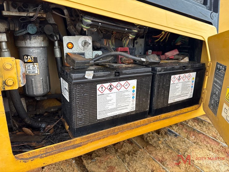 2016-caterpillar-d4k2-xl-image-11