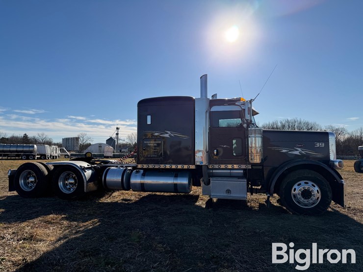 2010-peterbilt-388-image-4