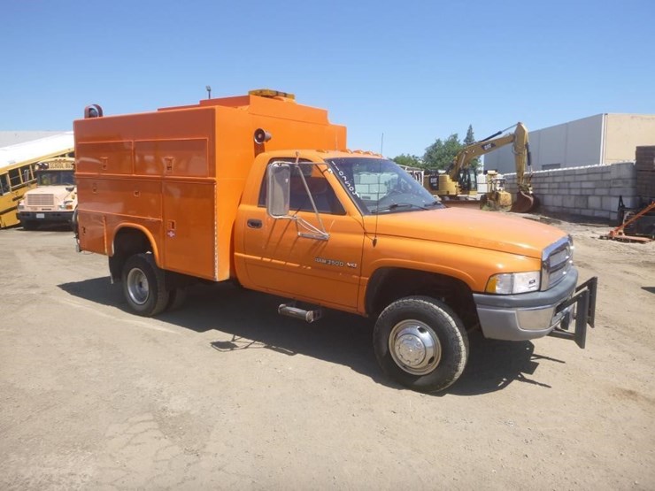 1999-dodge-ram-3500-image-2