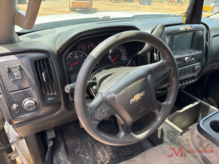 2017-chevrolet-3500-image-22