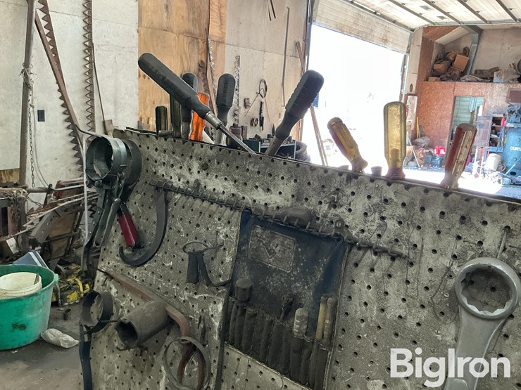tools-w/tool-stand-image-18