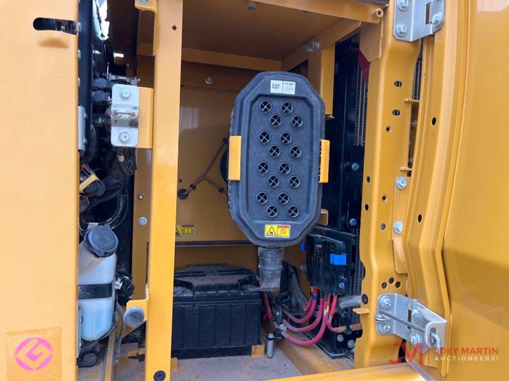 2019-caterpillar-320-image-13