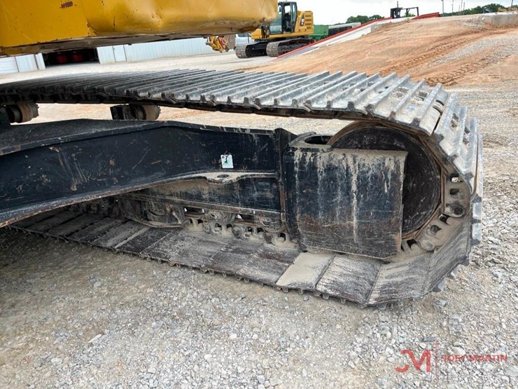 2019-caterpillar-320-image-21