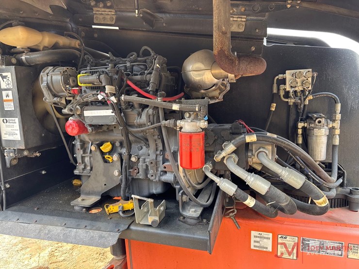 2017-jlg-400s-image-5