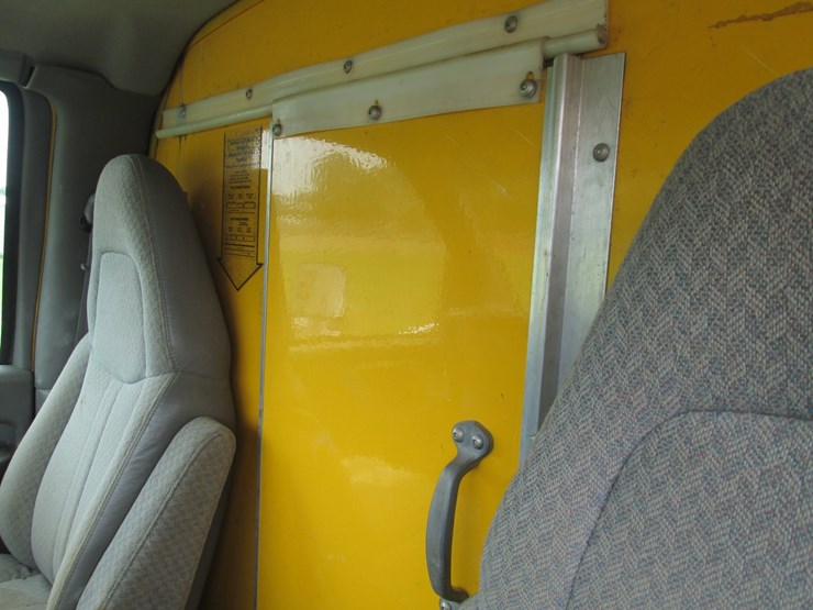 2000-gmc-3500-image-24