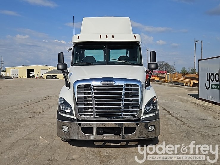 2019-freightliner-cascadia-125-image-10