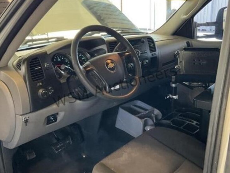 2013-chevrolet-silverado-3500hd-image-26