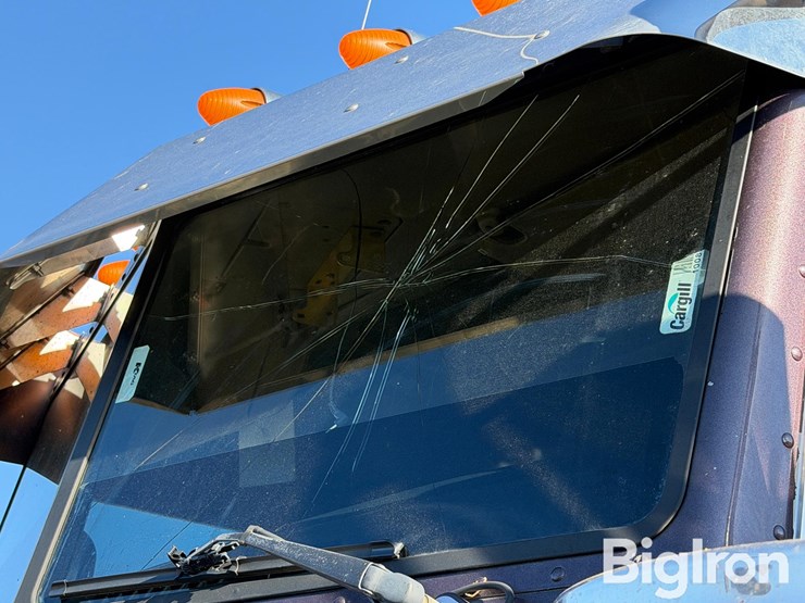 2010-peterbilt-388-image-10