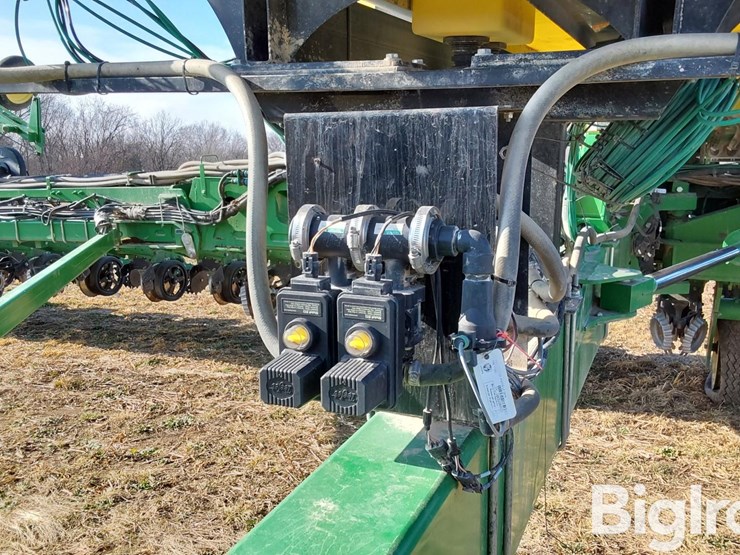 2015-john-deere-1775nt-image-19