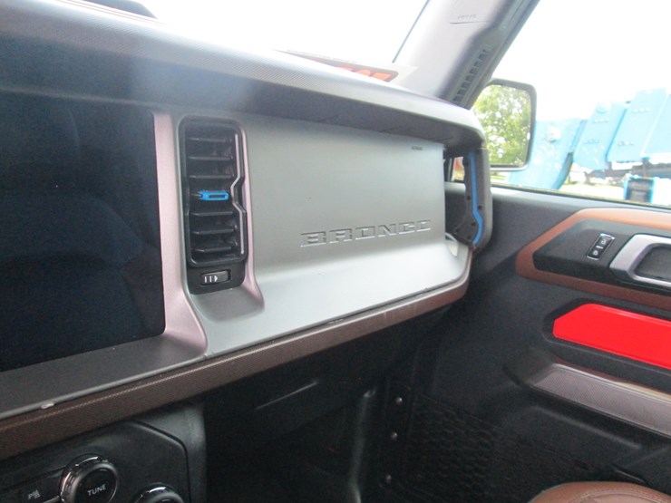 2023-ford-bronco-image-29