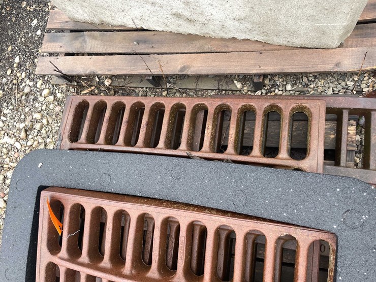 #5081-•-(4)-cast-iron-trench-grates-image-7