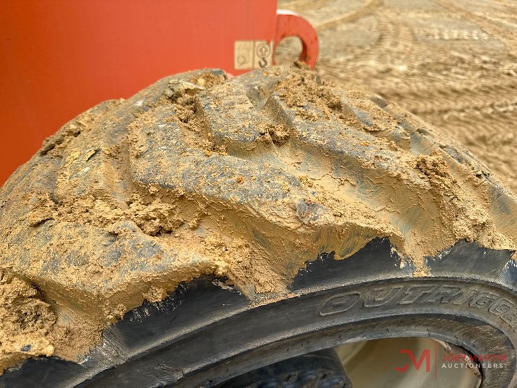 2014-jlg-800s-image-9