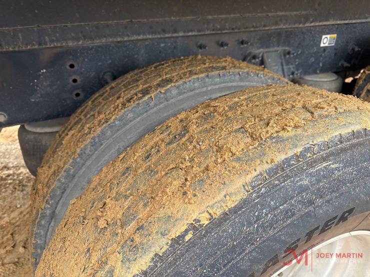 2015-peterbiltroll-back-truck-image-19