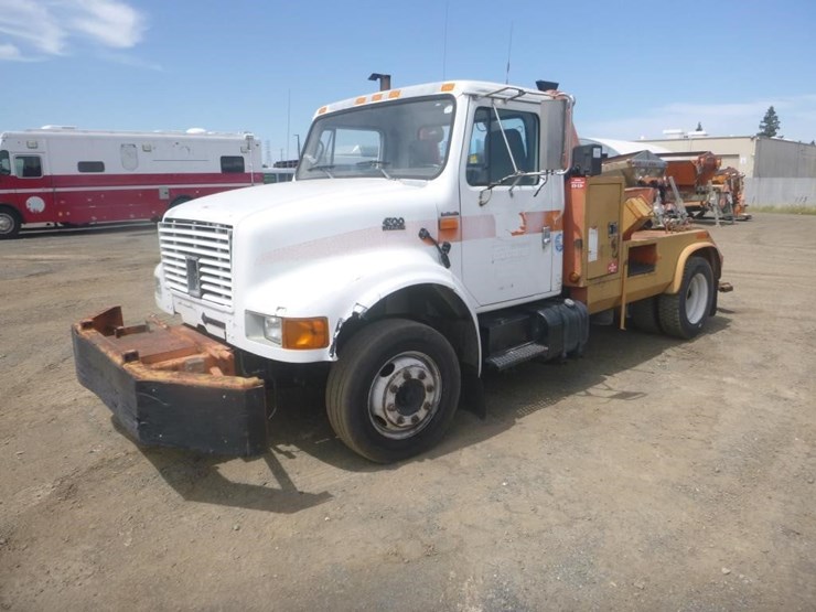2001-international-4700-image-1