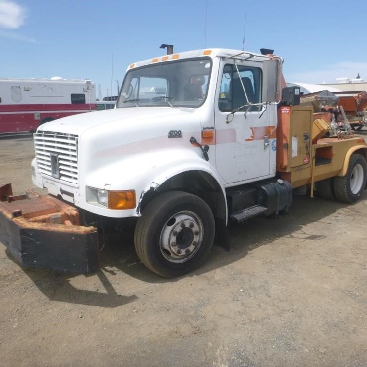 2001 INTERNATIONAL 4700