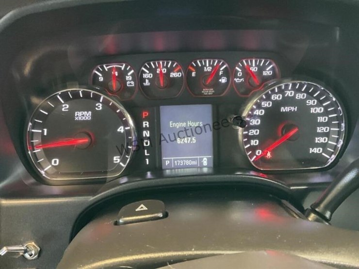2018-chevrolet-silverado-2500hd-image-17