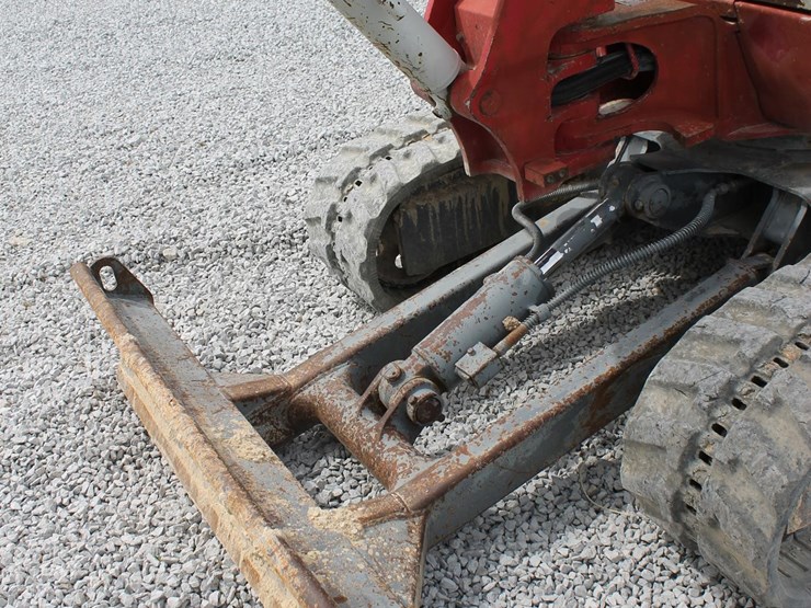 takeuchi-tb235-image-10