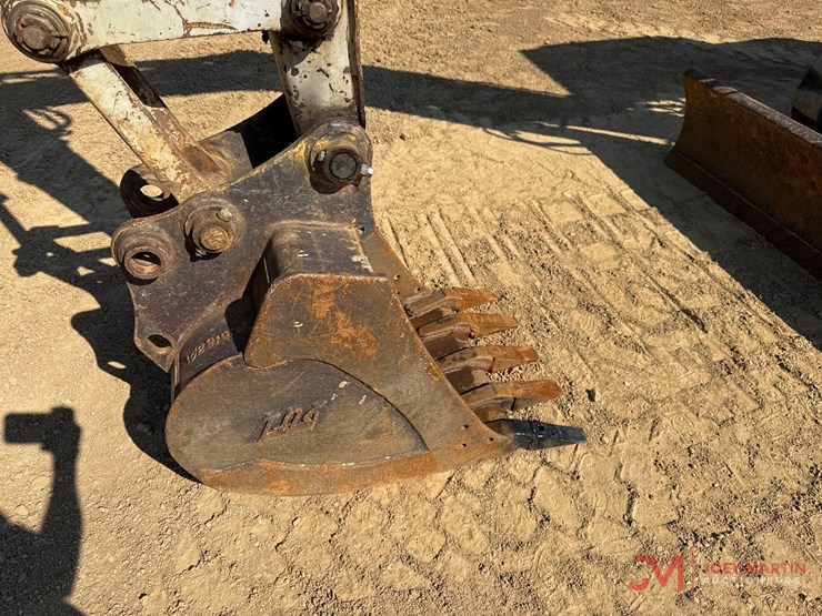 2018-takeuchi-tb260-image-12