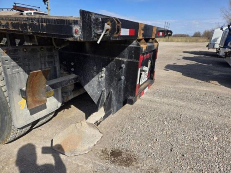 2011-kenworth-t800-image-17