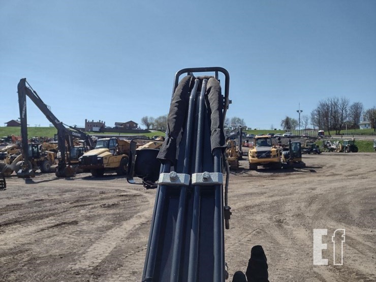 2022-deere-35g-image-40