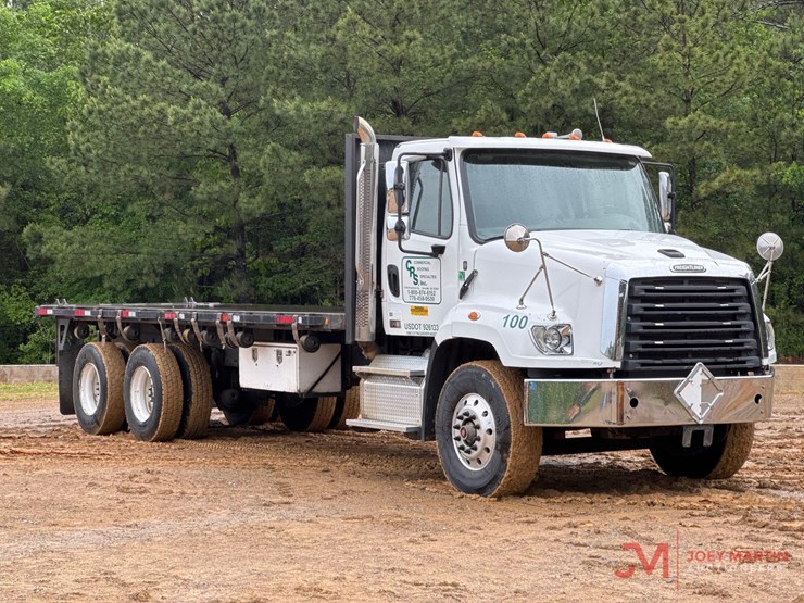 2016-freightliner-114sd-image-1