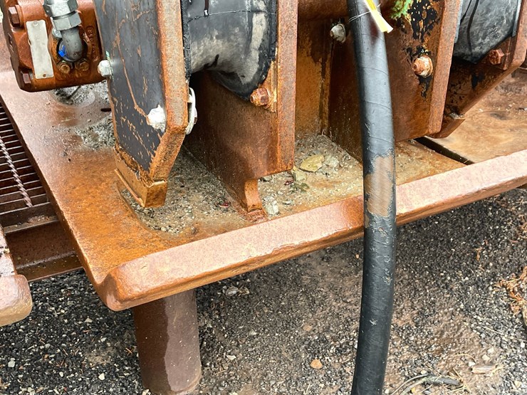 #5038-•-hydraulic-plate-compactor-attachment-image-4