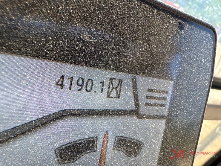 2021-caterpillar-120-image-25