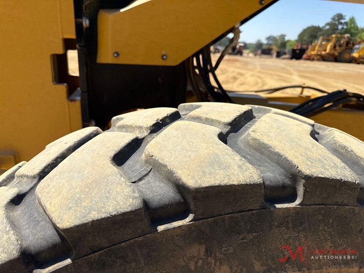 2021-caterpillar-120-image-5
