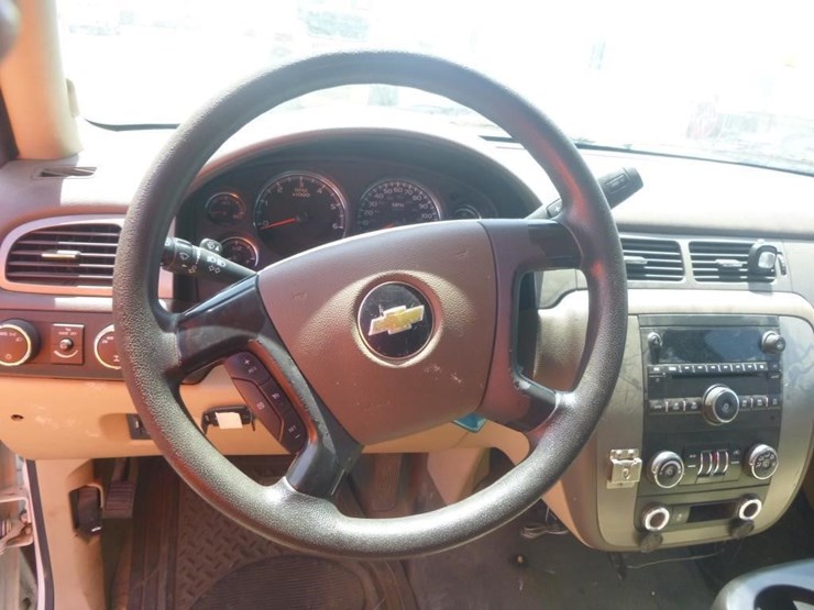 2014-chevrolet-tahoe-image-10