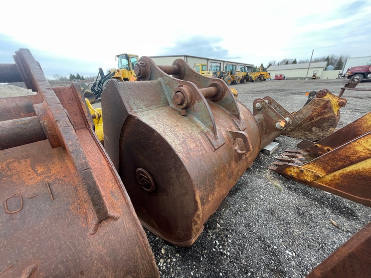 #5010-•-excavator-bucket-image-2