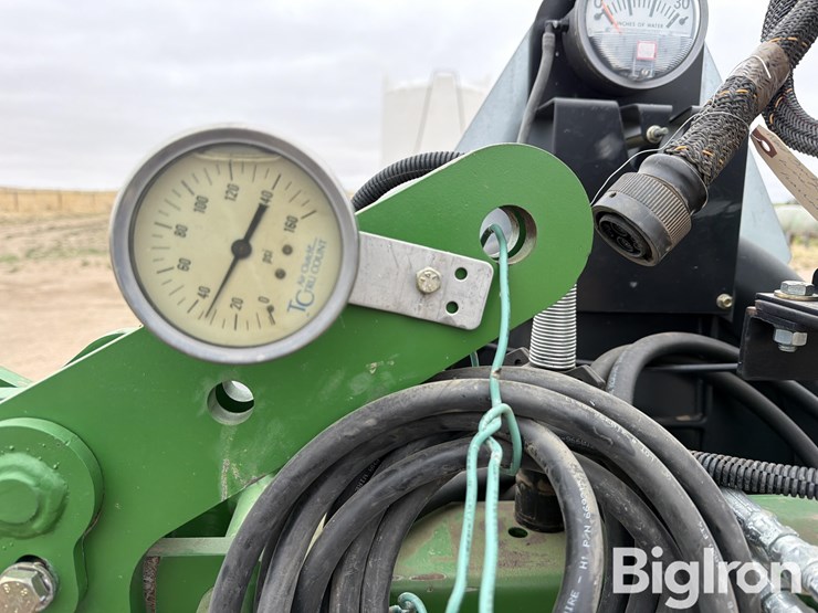 john-deere-1720-image-11