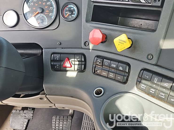 2019-freightliner-cascadia-125-image-31