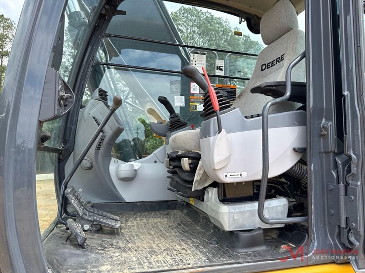 2021-deere-200g-image-19