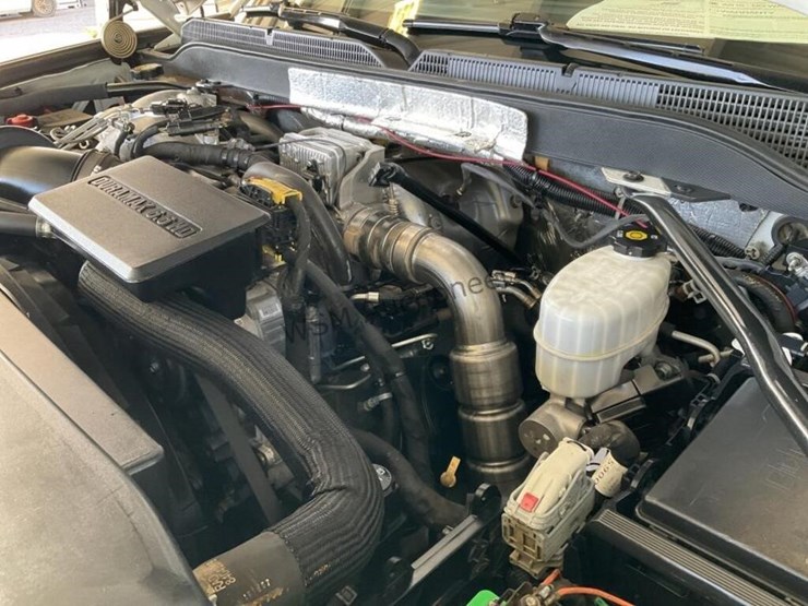 2018-chevrolet-silverado-2500hd-image-11