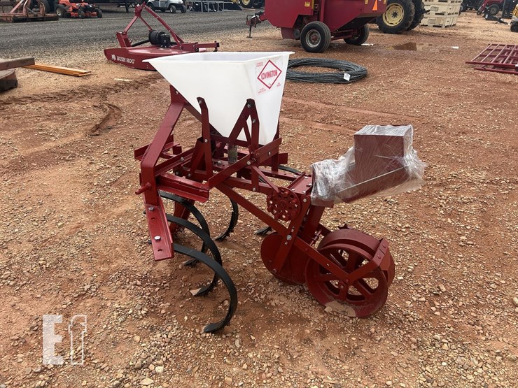 covington-single-row-planter-5744-image-3