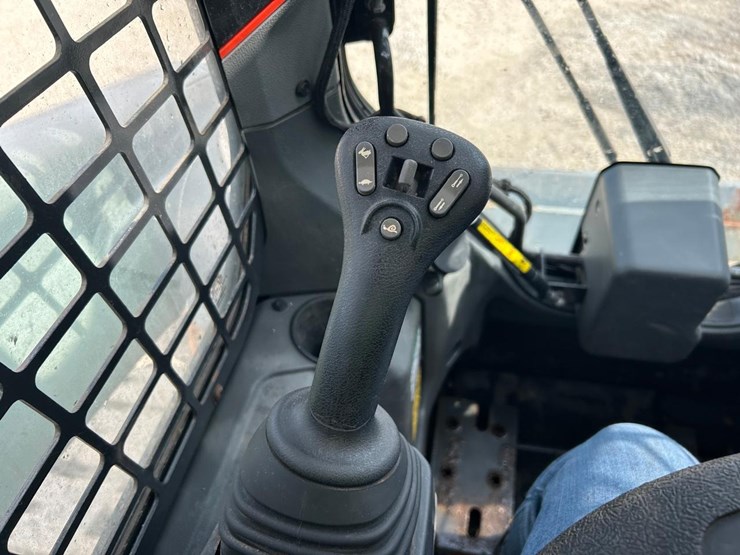 2022-bobcat-t76-image-27