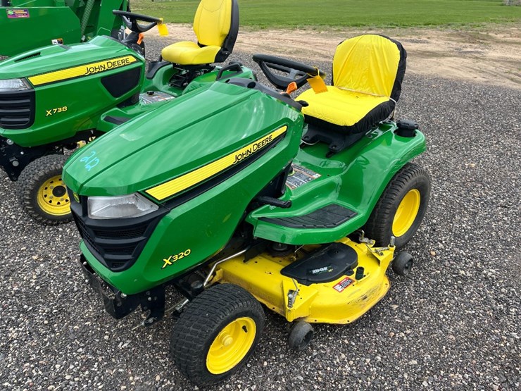 john-deere-x320-image-3