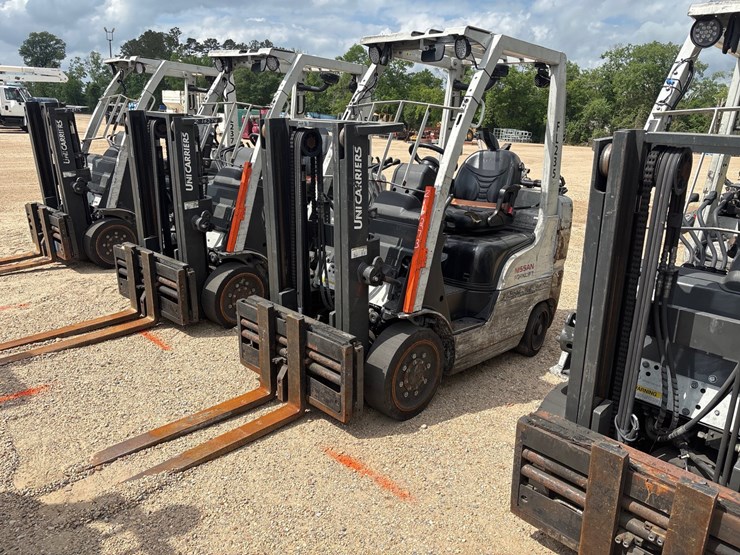 #16273-•-2015-nissan-cf50-forklift-image-1