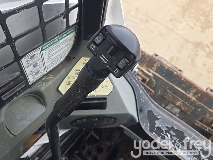 2016-bobcat-t750-image-32