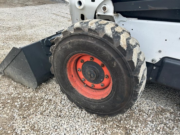 2022-bobcat-s740-image-16