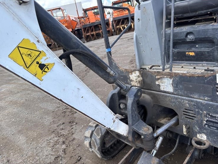2020-bobcat-e20-image-15