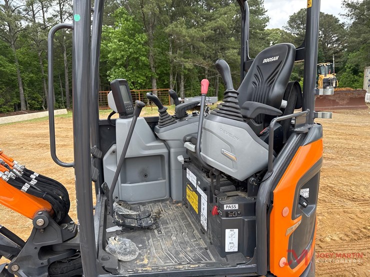 unused-2024-develon-dx-27z-mini-excavator-image-16