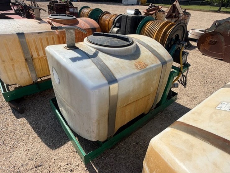 #35844-•-200-gallon-spray-tanks-with-electric-reels-image-2