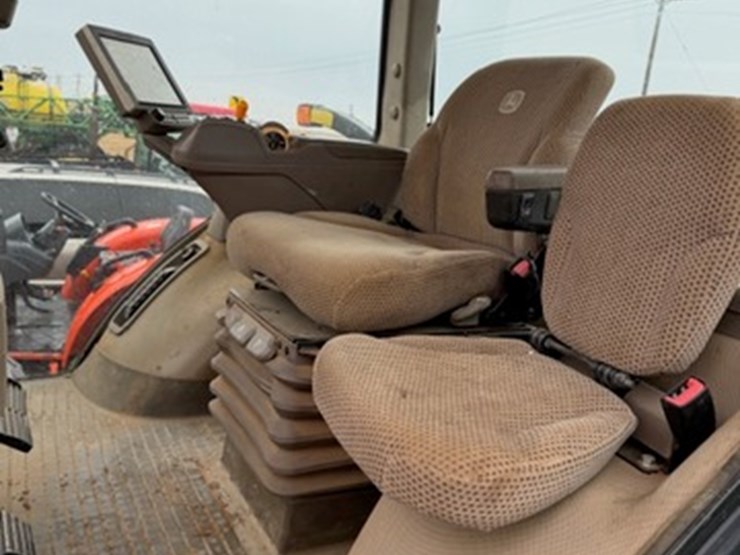john-deere-8245r-image-5