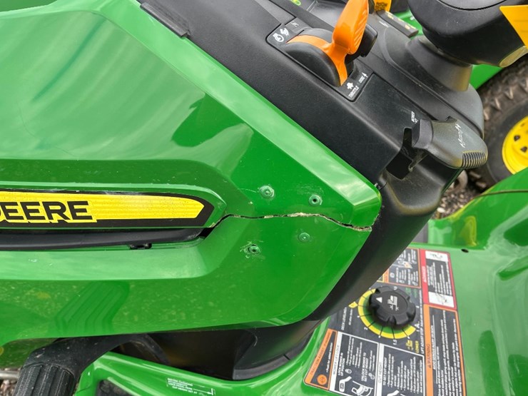 john-deere-x320-image-5