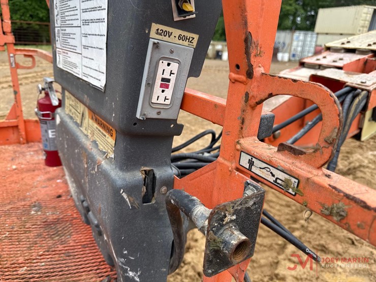 2014-jlg-800s-image-13