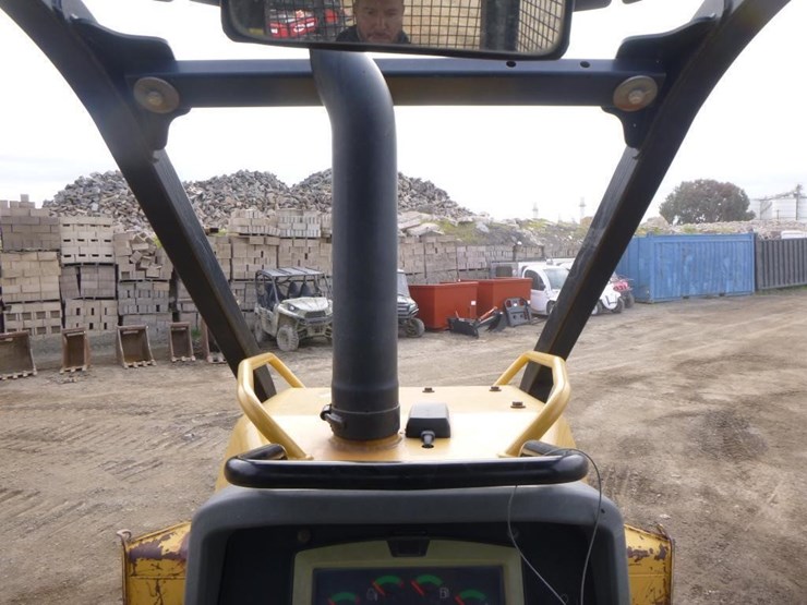 2015-caterpillar-d4k2-lgp-image-8