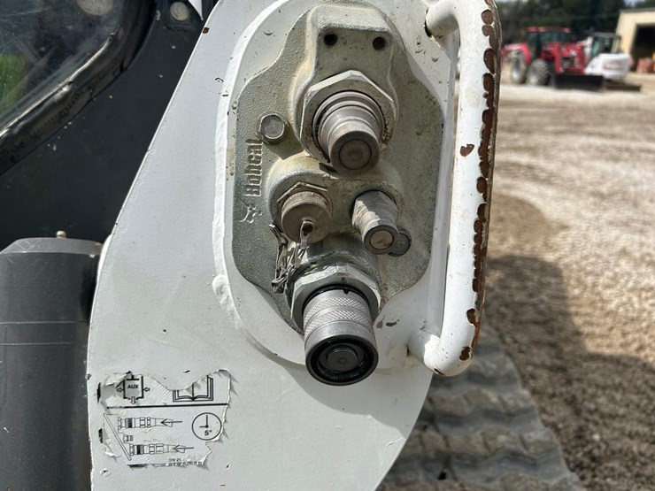 2022-bobcat-t770-image-11